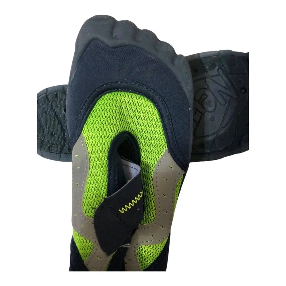 NEWTZ little boys navy blue & green UPF 50+ sun protected water shoes size‎ 13-1